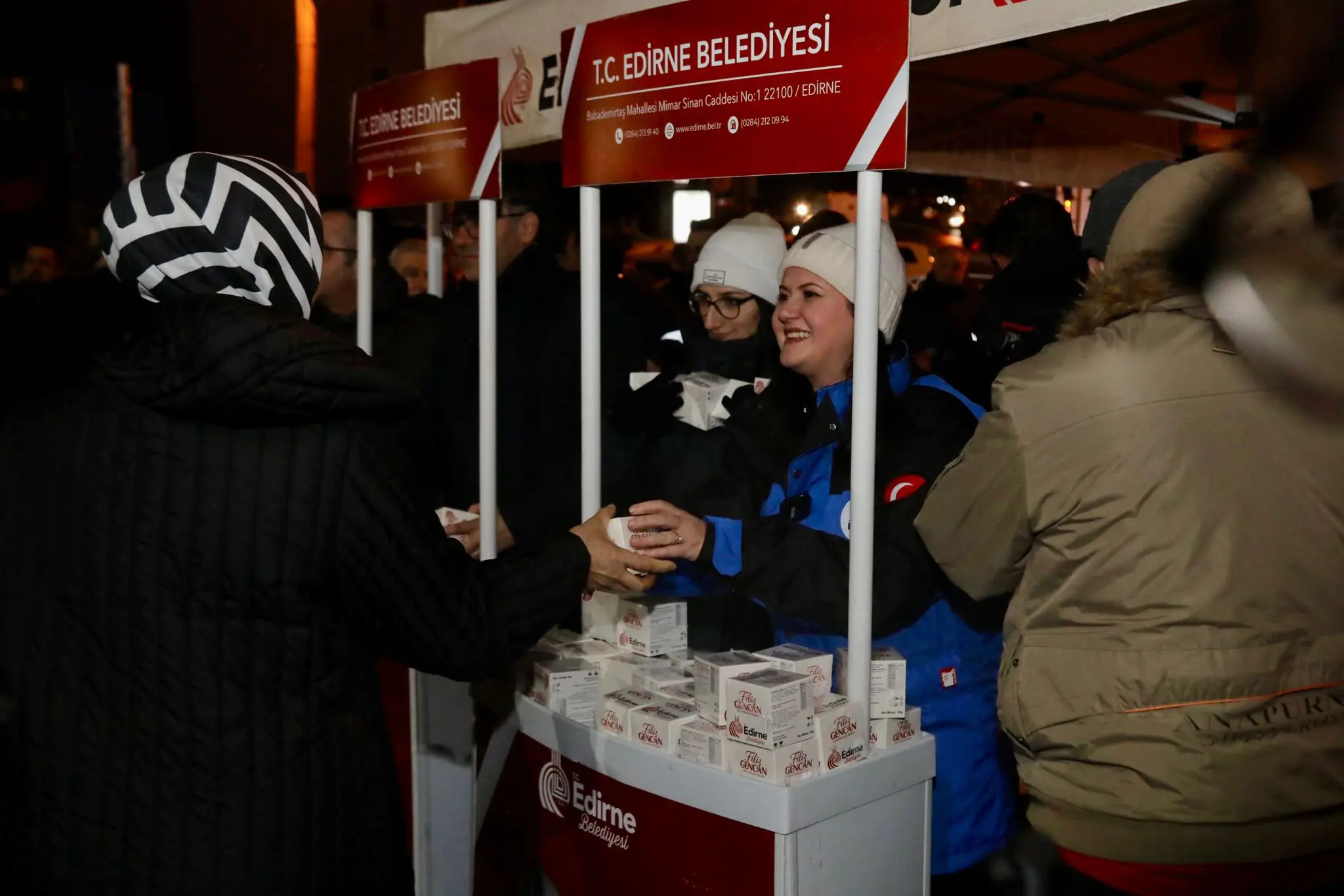 BAŞKAN FİLİZ GENCAN, BERAT KANDİLİ’NDE SAHADAYDI! galeri görseli